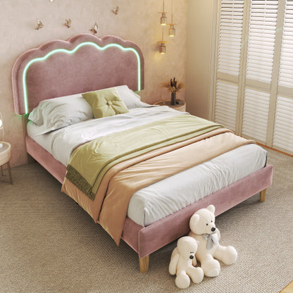 Gepolstertes Bett Aus Rosa Samt