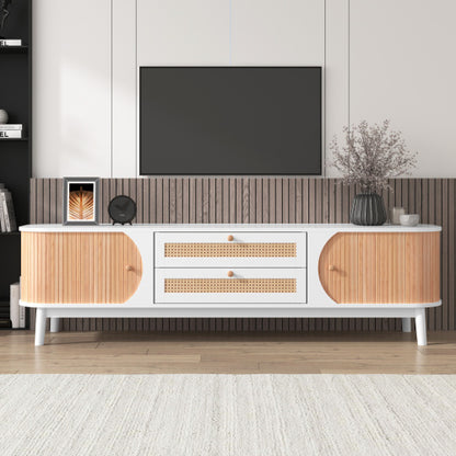 Fernseherschrank aus natürlichem Holz mit Türen und Schubladen – TV-Möbel mit Rattanseiten