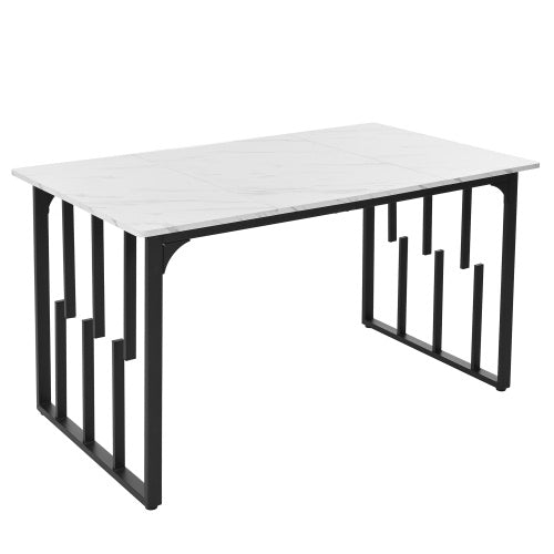 Set Mit Vier Stuhlen Fur Einen Esstisch Aus Faserplatten